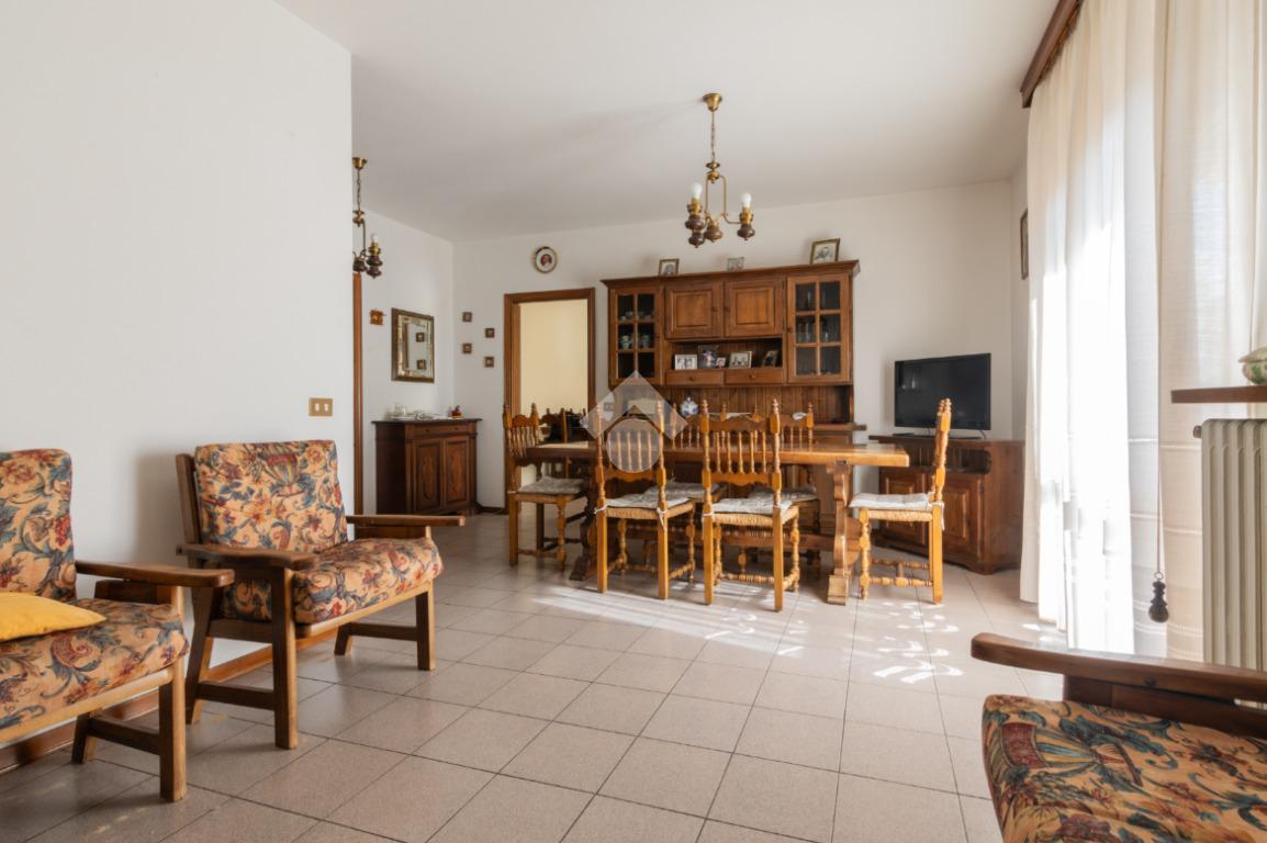 Apartamento de 4 habitaciónes en Città di Castello, Italy No. 161409