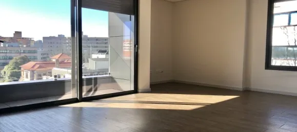 2 bedrooms Apartment in Porto, Portugal No. 106103 3