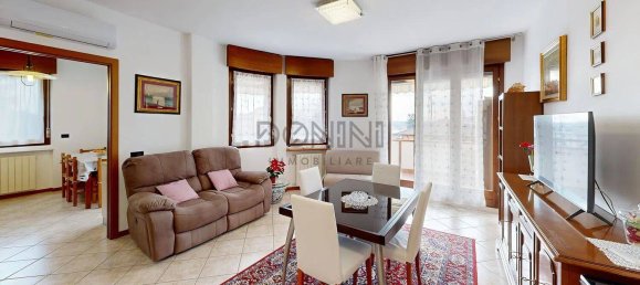 2 bedrooms Apartment in Tradate, Italy No. 221566 4