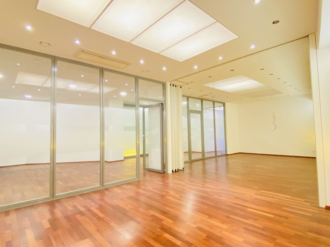 Bureau à Meidling, Austria 360m² No. 190441