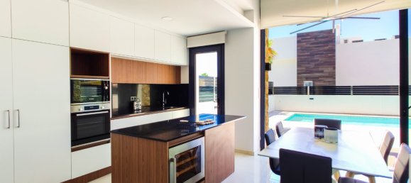 3 bedrooms Villa in Torrevieja, Spain No. 4196 9