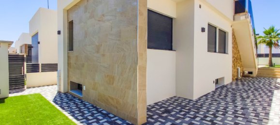 3 bedrooms Villa in Torrevieja, Spain No. 4196 3