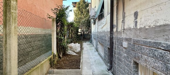 3غرفة شقة في Cinisello Balsamo, Italy رقم 330391 4