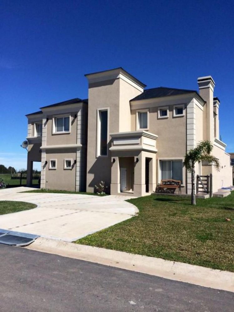 3 bedrooms Farm in Ezeiza, Argentina No. 43578