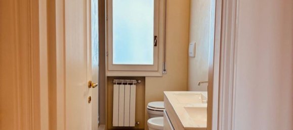 5 rooms Apartment in Prato, Italy No. 259063 7
