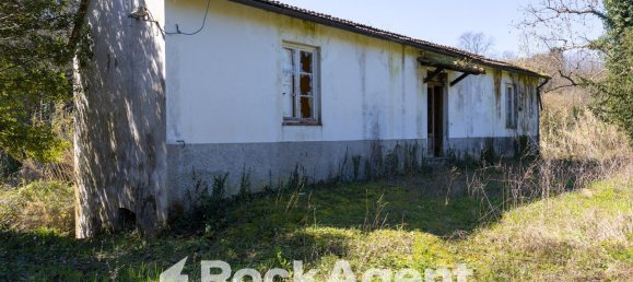 Дом с 14 комнатами в Лукка, Италия № 68403 8