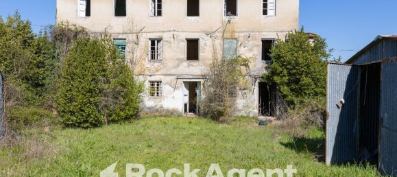 Дом с 14 комнатами в Лукка, Италия № 68403 24