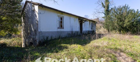 Дом с 14 комнатами в Лукка, Италия № 68403 10