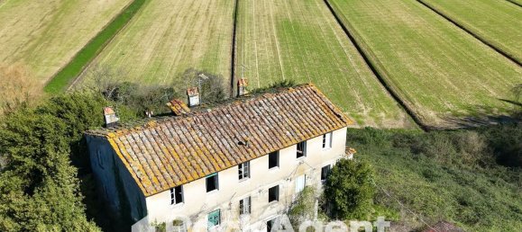 Дом с 14 комнатами в Лукка, Италия № 68403 41