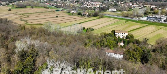 Дом с 14 комнатами в Лукка, Италия № 68403 17