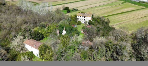 Дом с 14 комнатами в Лукка, Италия № 68403 33