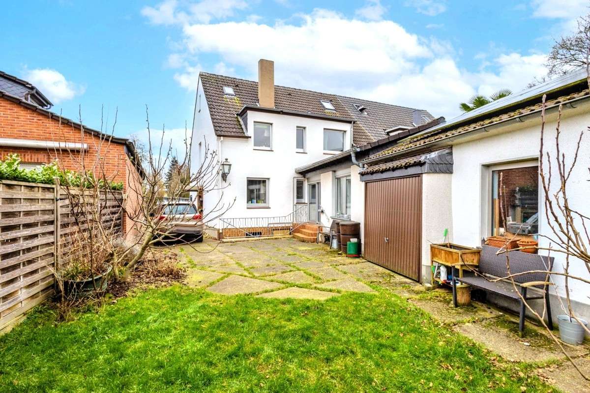 Casa de 4 dormitorios en Leverkusen, Germany No. 15611