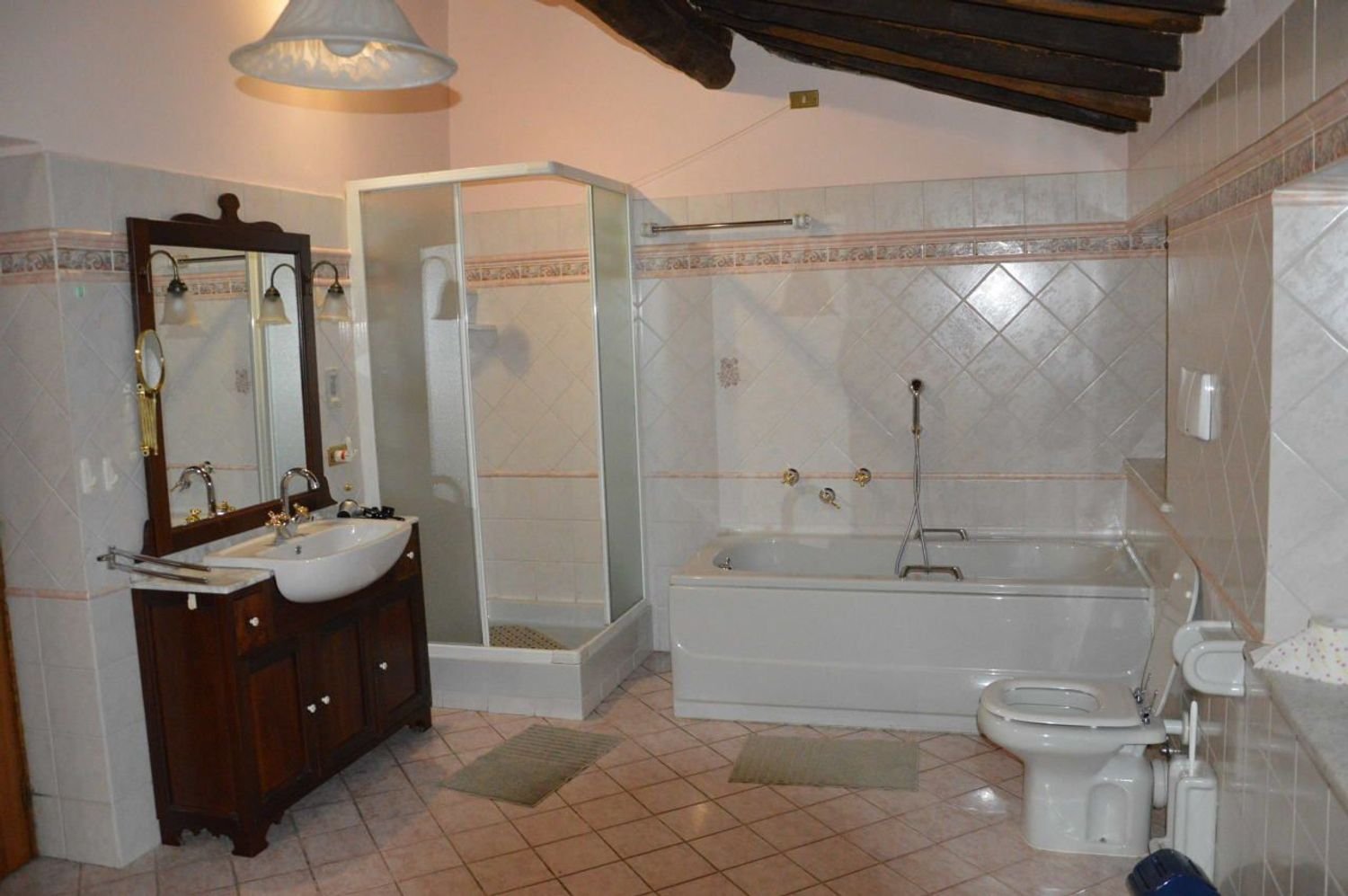 12 rooms House in Lucca, Italy No. 80058