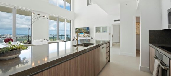 2 Schlafzimmer Gewerbliche Immobilien in Miami, USA, Nr. 615633 2