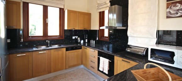 3 bedrooms House in Paphos, Cyprus No. 9878 6