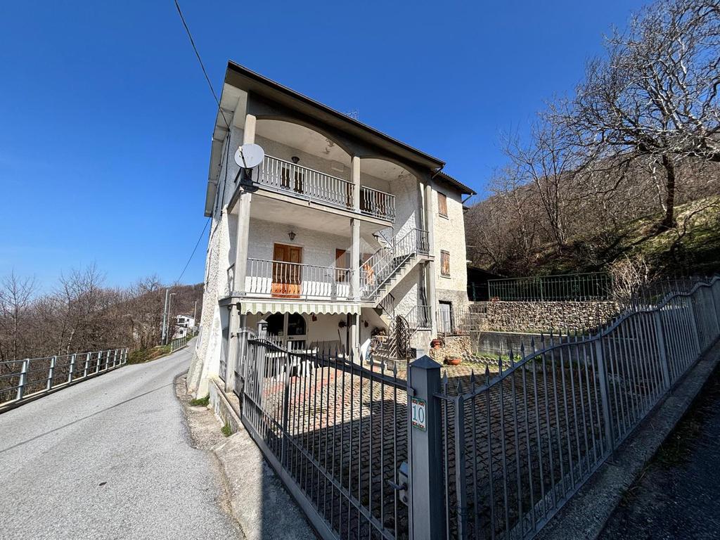 3 chambres Maison à Battifollo, Italy No. 52413