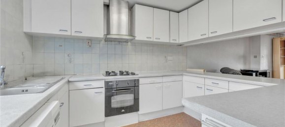 3 bedrooms House in Colindale, United Kingdom No. 7836 8