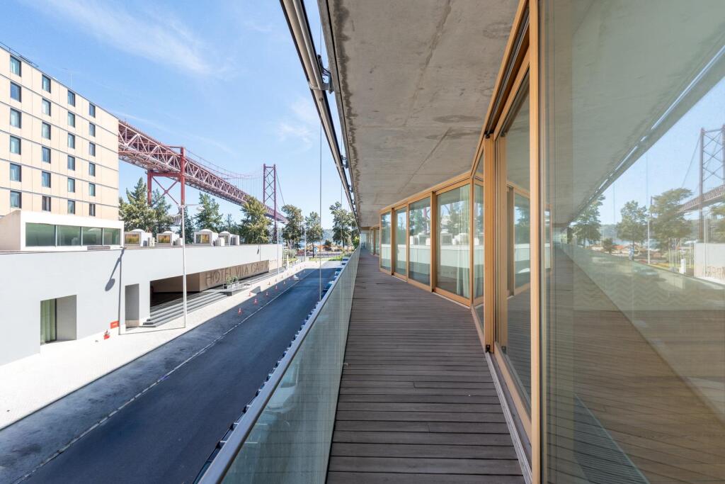 4 bedrooms Apartment in Lisbon, Portugal No. 333346