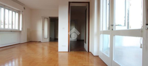 Casa de 8 divisões em Udine, Italy N.º 201405 19