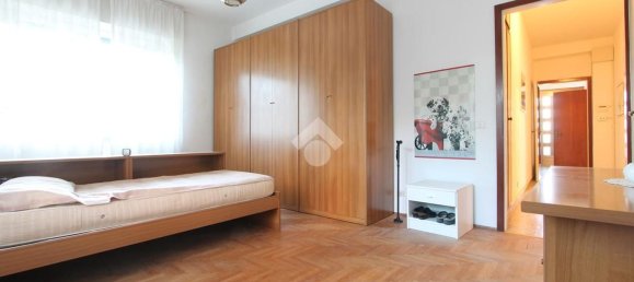 Casa de 8 divisões em Udine, Italy N.º 201405 15