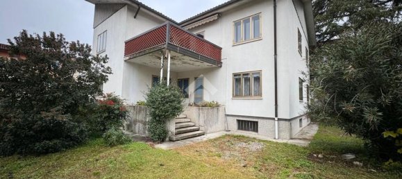 Casa de 8 divisões em Udine, Italy N.º 201405 27