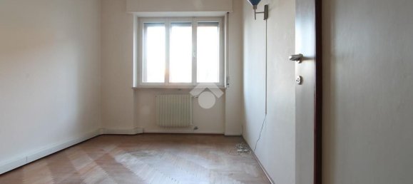 Casa de 8 divisões em Udine, Italy N.º 201405 25