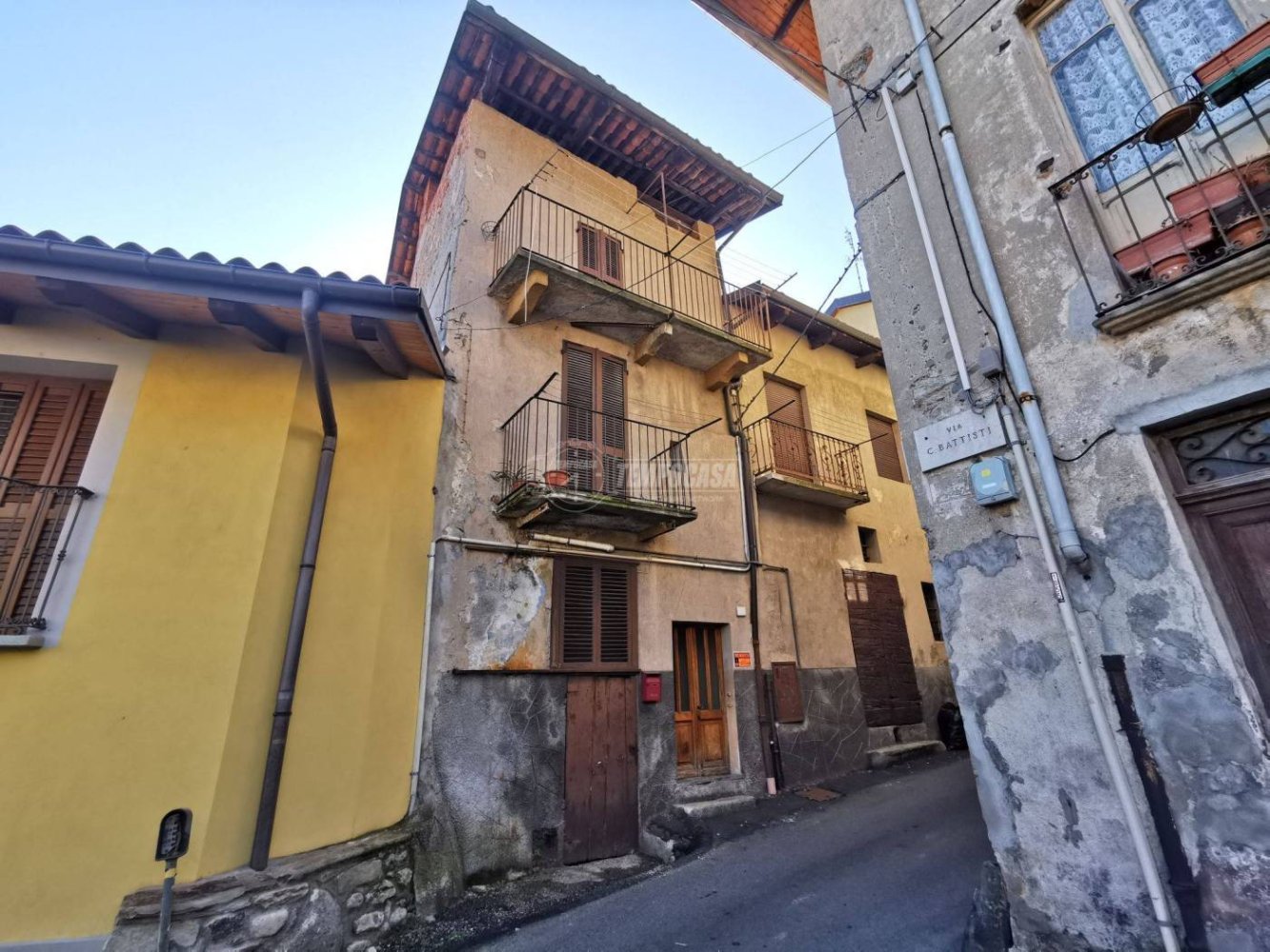 3 bedrooms House in Cuorgnè, Italy No. 63176