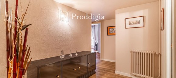 4 bedrooms Apartment in Barcelona, Spain No. 181869 8