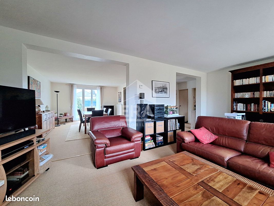 4 bedrooms House in Saint-Pavace, France No. 113190