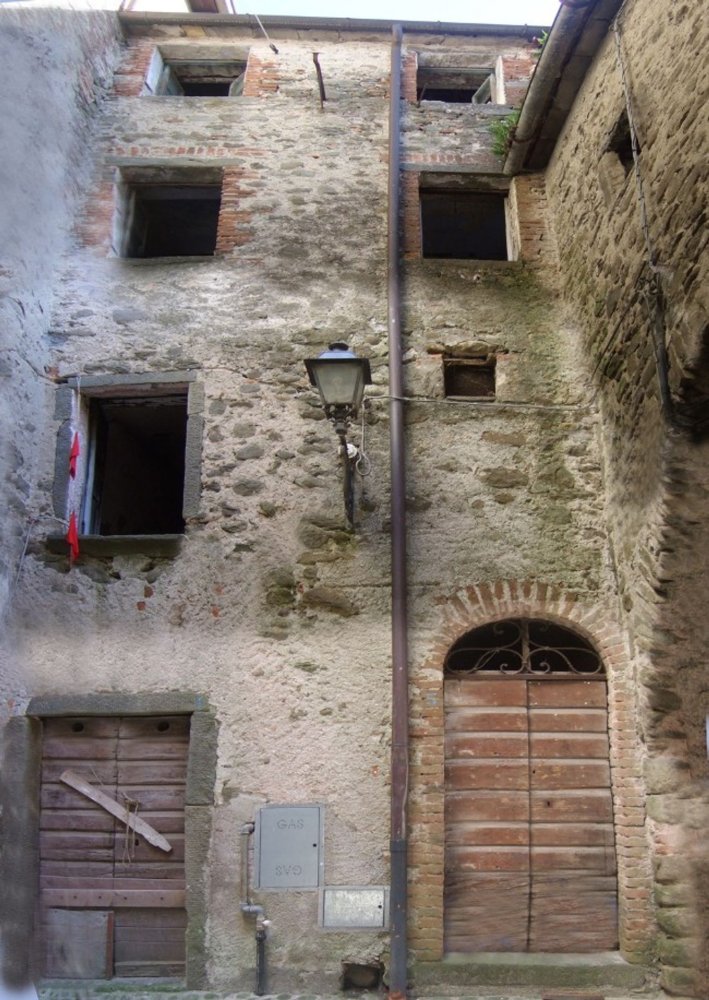 7 rooms House in Villafranca in Lunigiana, Italy No. 255929