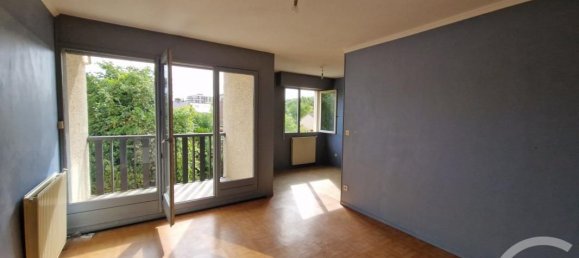 1 bedroom Apartment in Evreux, France No. 358246 7