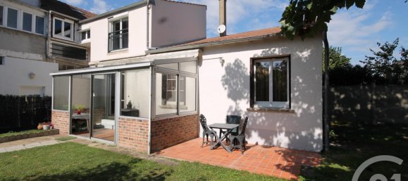 2 bedrooms House in Saint-Jean-de-la-Ruelle, France No. 222681 4