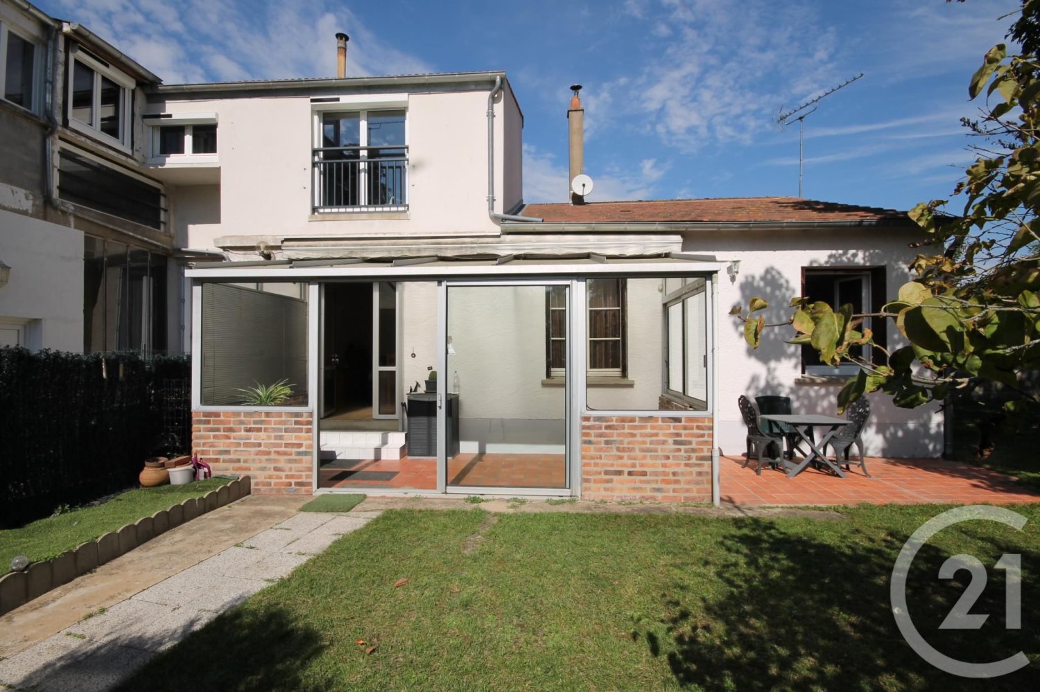 2 bedrooms House in Saint-Jean-de-la-Ruelle, France No. 222681