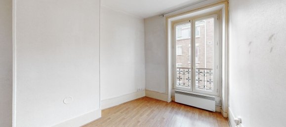 2 bedrooms Apartment in Paris, France No. 186263 2