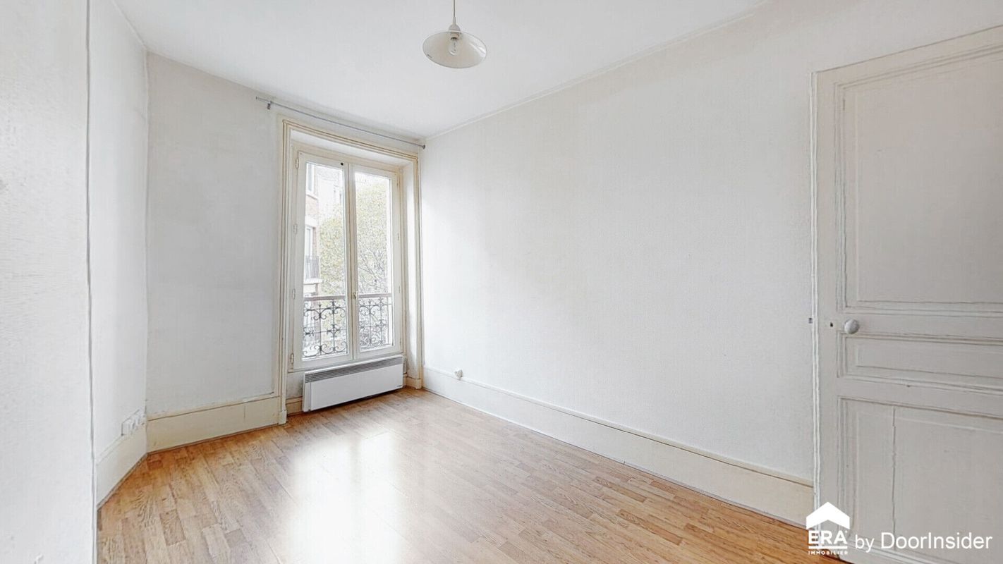 2 bedrooms Apartment in Paris, France No. 186263