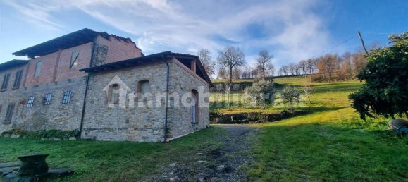 4 rooms House in Gazzola, Italy No. 225120 2