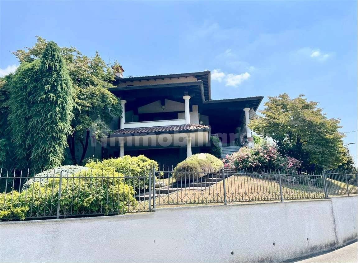 5 rooms Villa in Mornago, Italy No. 383295