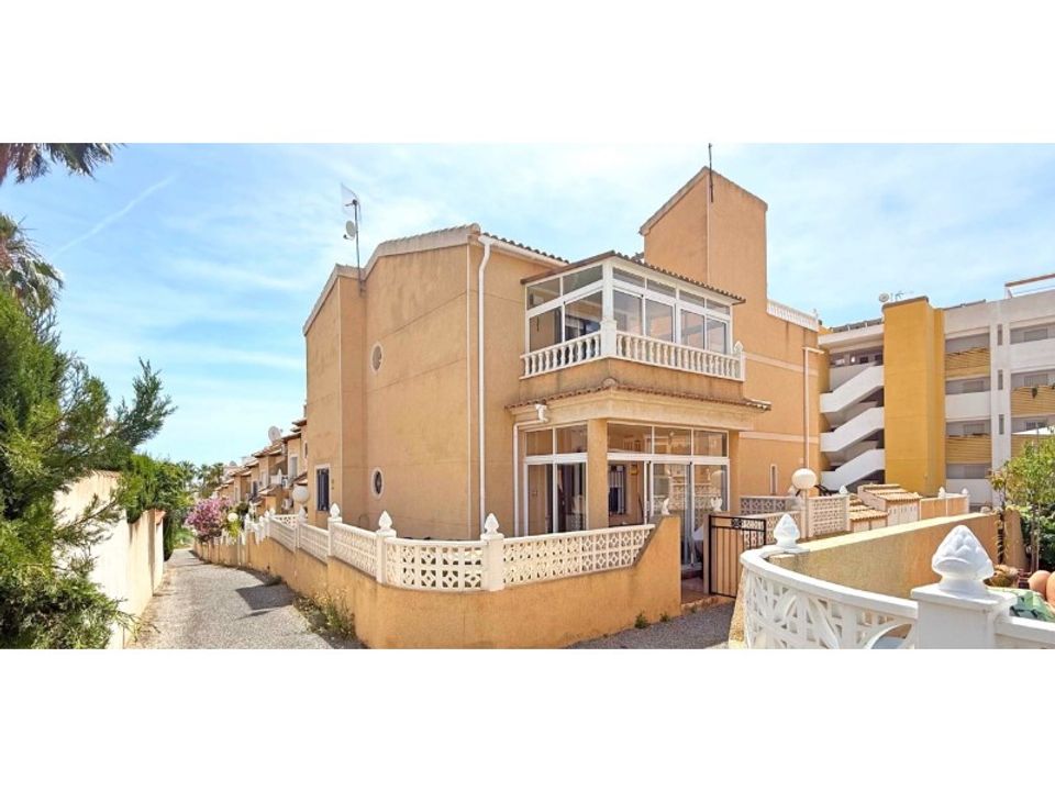 Вилла с 3 спальнями в Аликанте, Испания № 188246