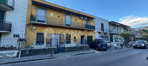 3-salle Appartement à Sant'Anastasia, Italy No. 315862 27