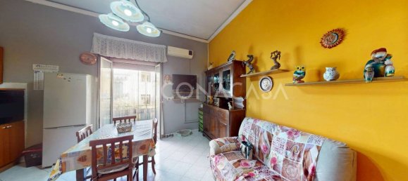 3-salle Appartement à Sant'Anastasia, Italy No. 315862 2