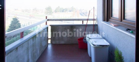 Apartamento de 2 dormitorios en Lainate, Italy No. 303201 38