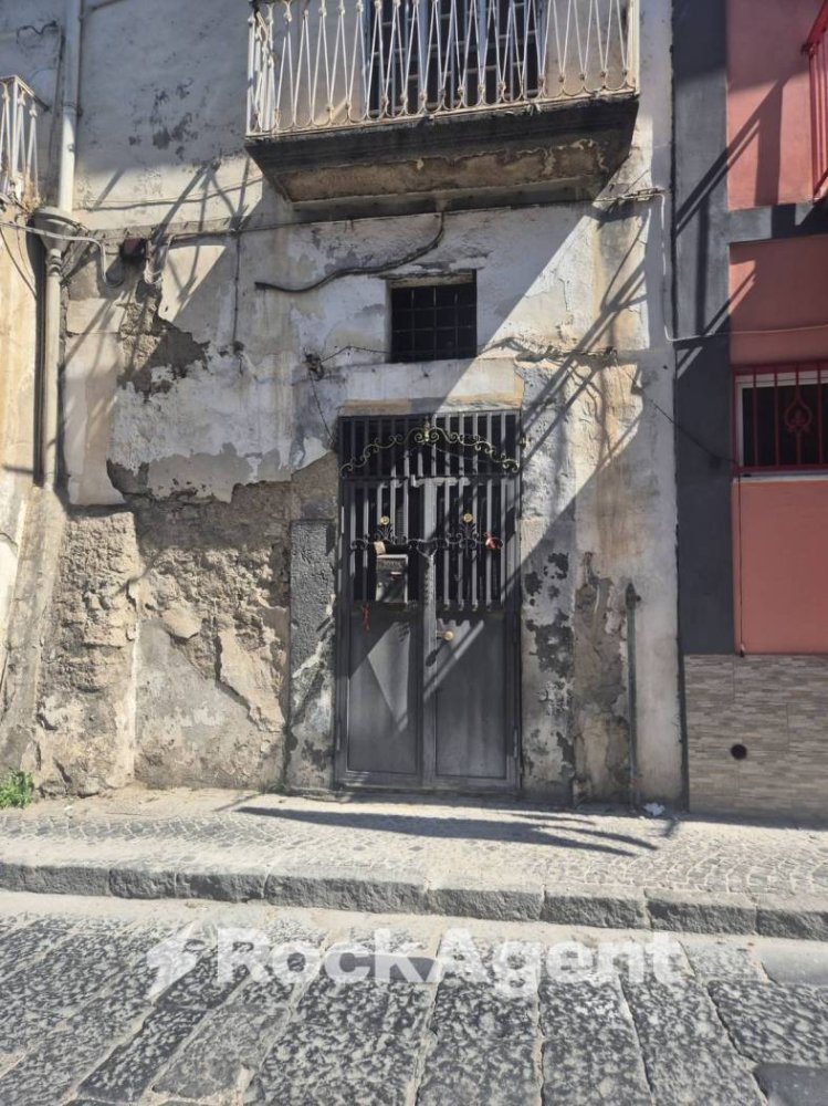 Коммерческая недвижимость 40м² в Пагани, Италия № 310771