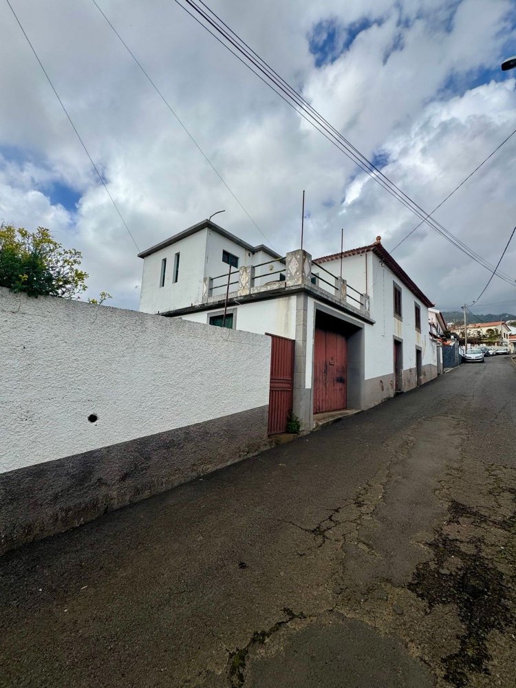 4 bedrooms House in Calheta, Portugal No. 205275
