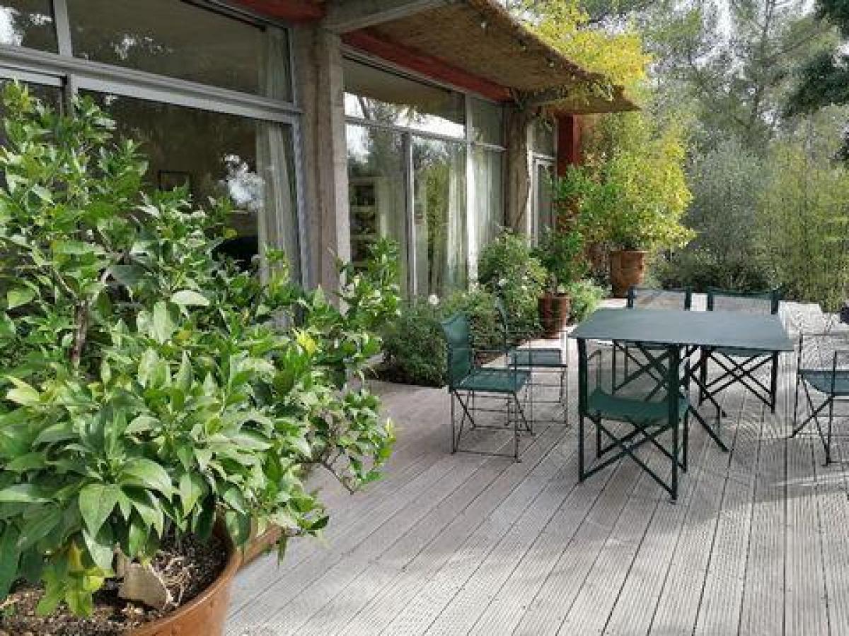 4 bedrooms House in Nimes, France No. 29959