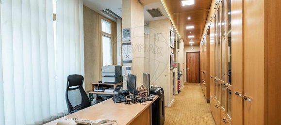 259m² Office in Paris, France No. 162017 18