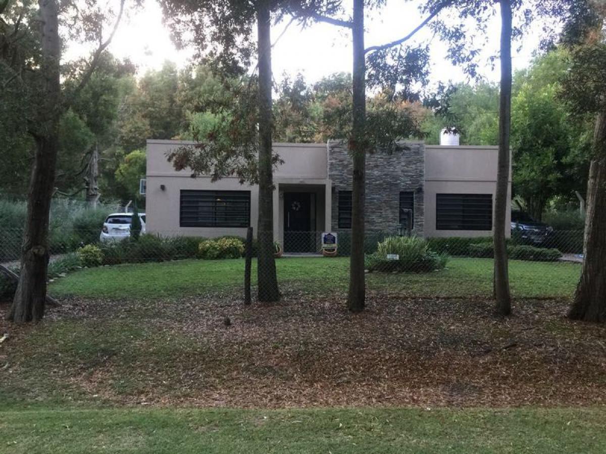 2 bedrooms House in Chascomus, Argentina No. 19348