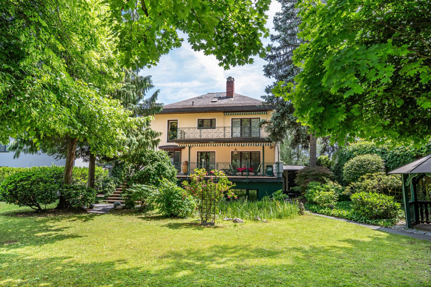 Villa de 6 dormitorios en Linz, Austria No. 127014