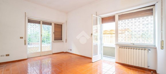 Квартира с 3 комнатами в Рим, Италия № 35970 9