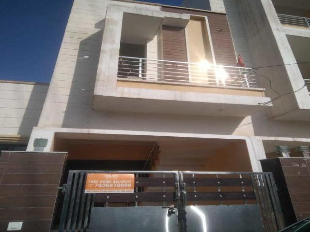 3 bedrooms House in Mohali, India No. 15029