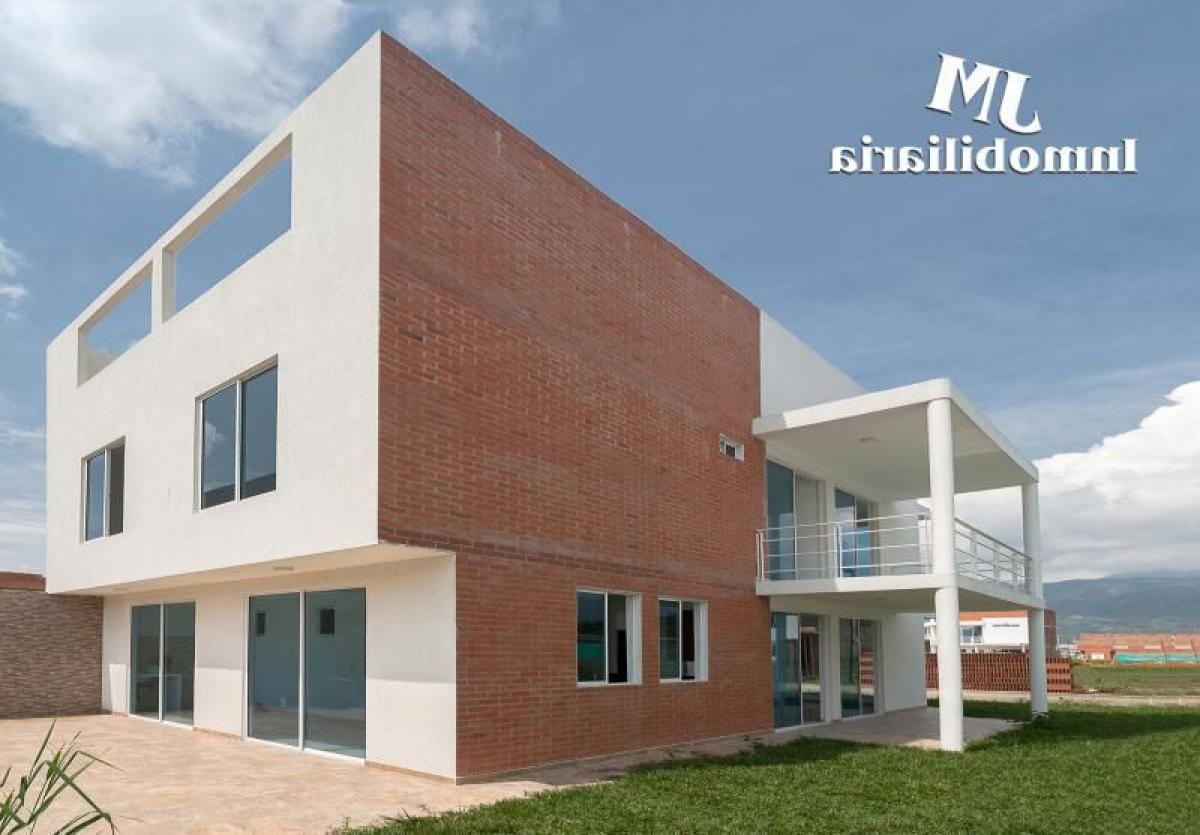 4 bedrooms House in Valle del Cauca, Colombia No. 7544
